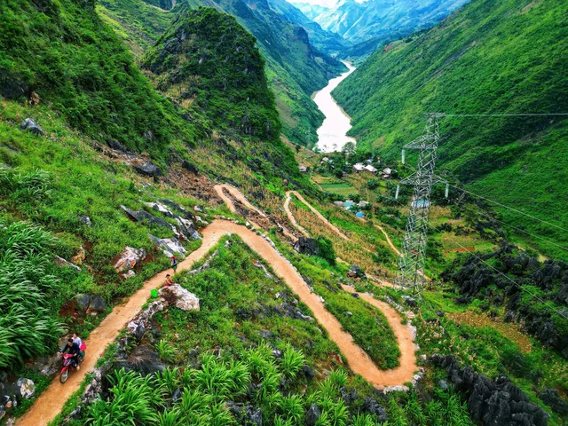 10 Days from Sapa Easy Rider Motorbike to Bac Ha - Hoang Su Phi - Ha Giang - Cao Bang