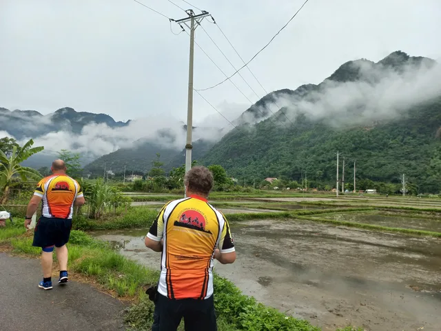 Hanoi Cycle To Perfume Pagoda and Kim Boi Hot Spring – 3 days 2