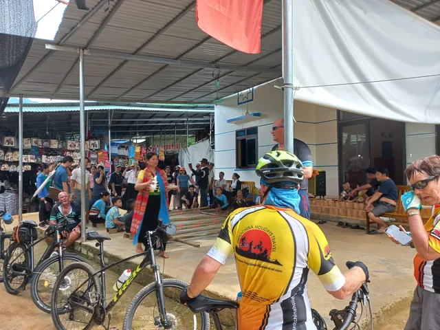 Hanoi Cycle To Perfume Pagoda and Kim Boi Hot Spring – 3 days 3