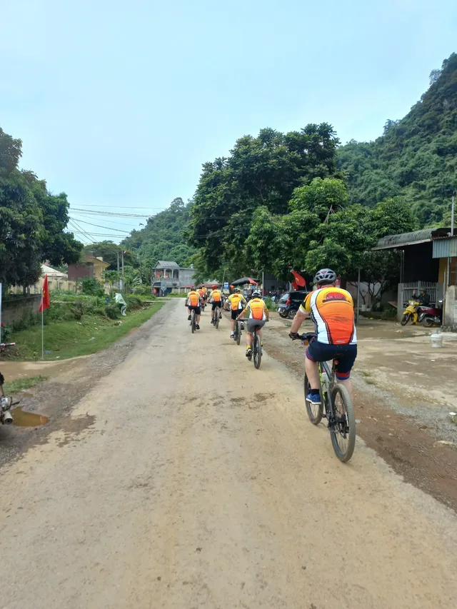 Hanoi Cycle To ThungNai-Mai Chau-Cuc Phuong Park - 4 Days 1