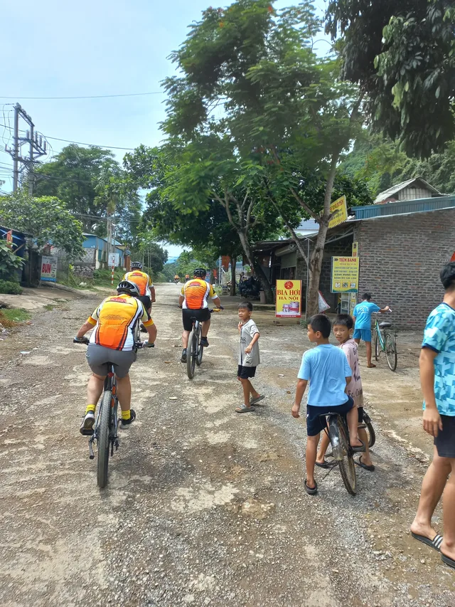 Hanoi Cycle To ThungNai-Mai Chau-Cuc Phuong Park - 4 Days 4